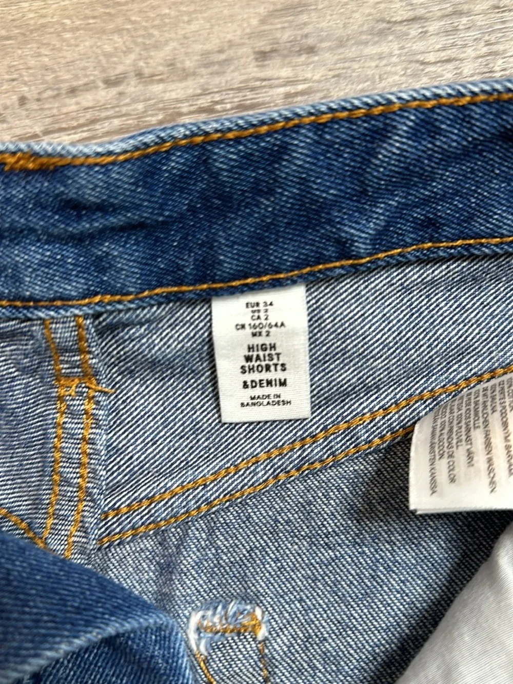 &Denim High Rise Button Fly Frayed Denim Shorts Size 24 (WA-1562)